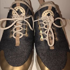Women’s Nike huaraches